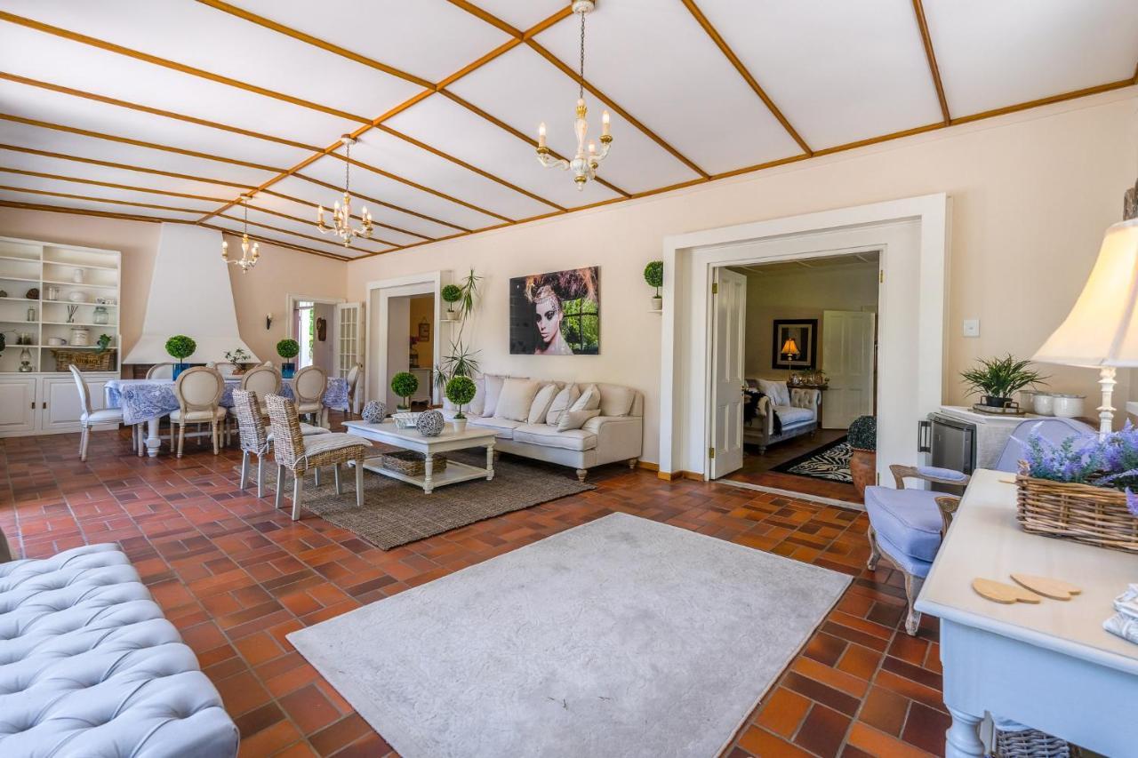 Oude Berg Guesthouse - 10 Caledon Street จอร์จ ภายนอก รูปภาพ