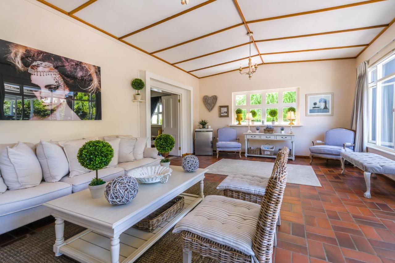 Oude Berg Guesthouse - 10 Caledon Street จอร์จ ภายนอก รูปภาพ